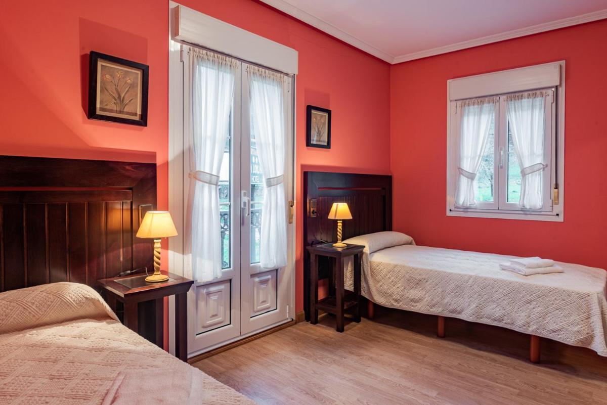 Hotel Y Apartamentos La Lonja Onís 外观 照片
