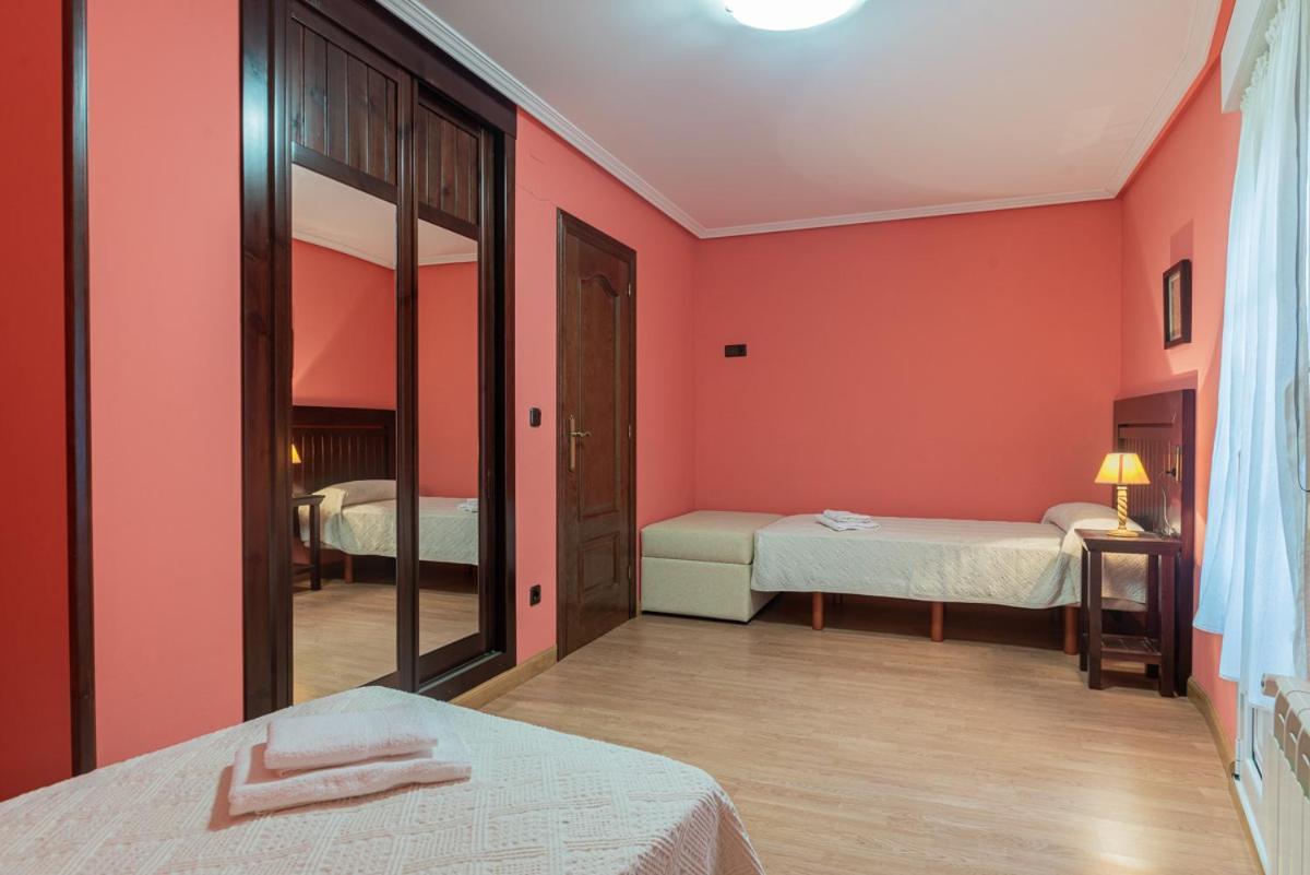 Hotel Y Apartamentos La Lonja Onís 外观 照片