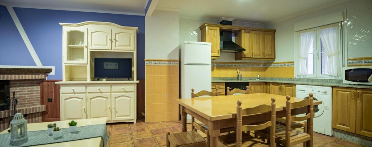 Hotel Y Apartamentos La Lonja Onís 外观 照片
