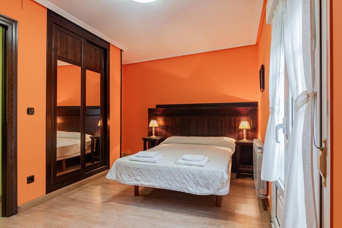 Hotel Y Apartamentos La Lonja Onís 外观 照片