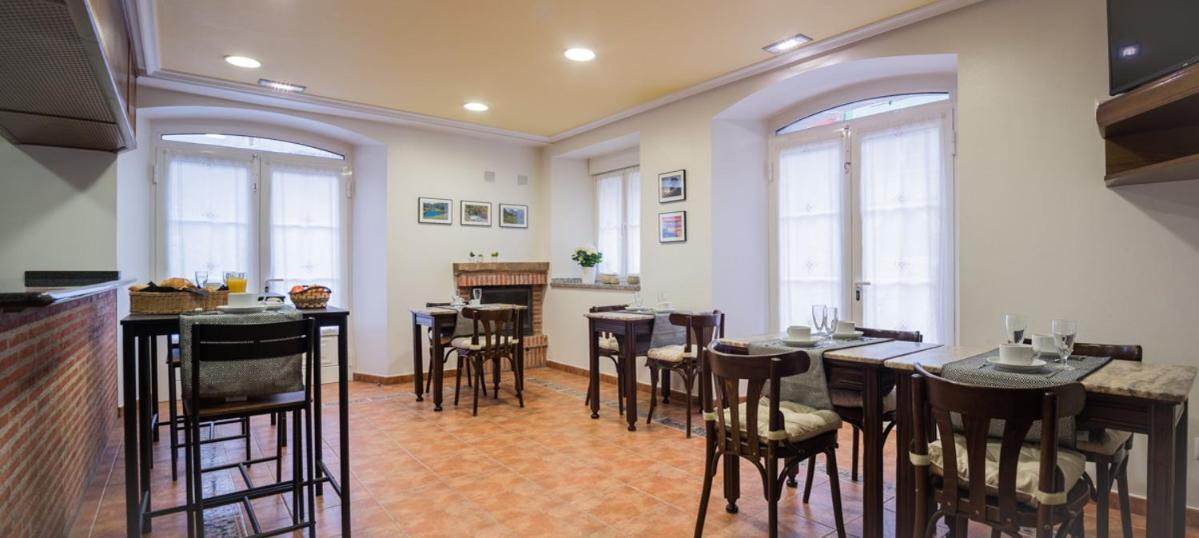 Hotel Y Apartamentos La Lonja Onís 外观 照片