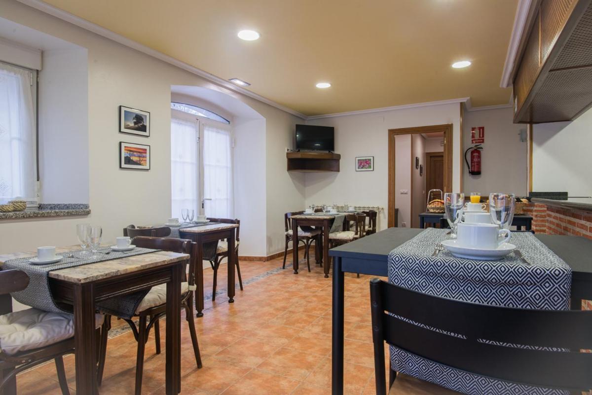 Hotel Y Apartamentos La Lonja Onís 外观 照片