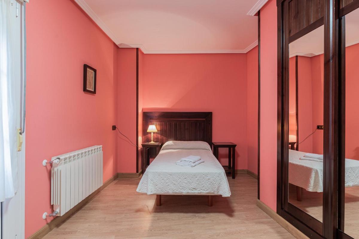 Hotel Y Apartamentos La Lonja Onís 外观 照片