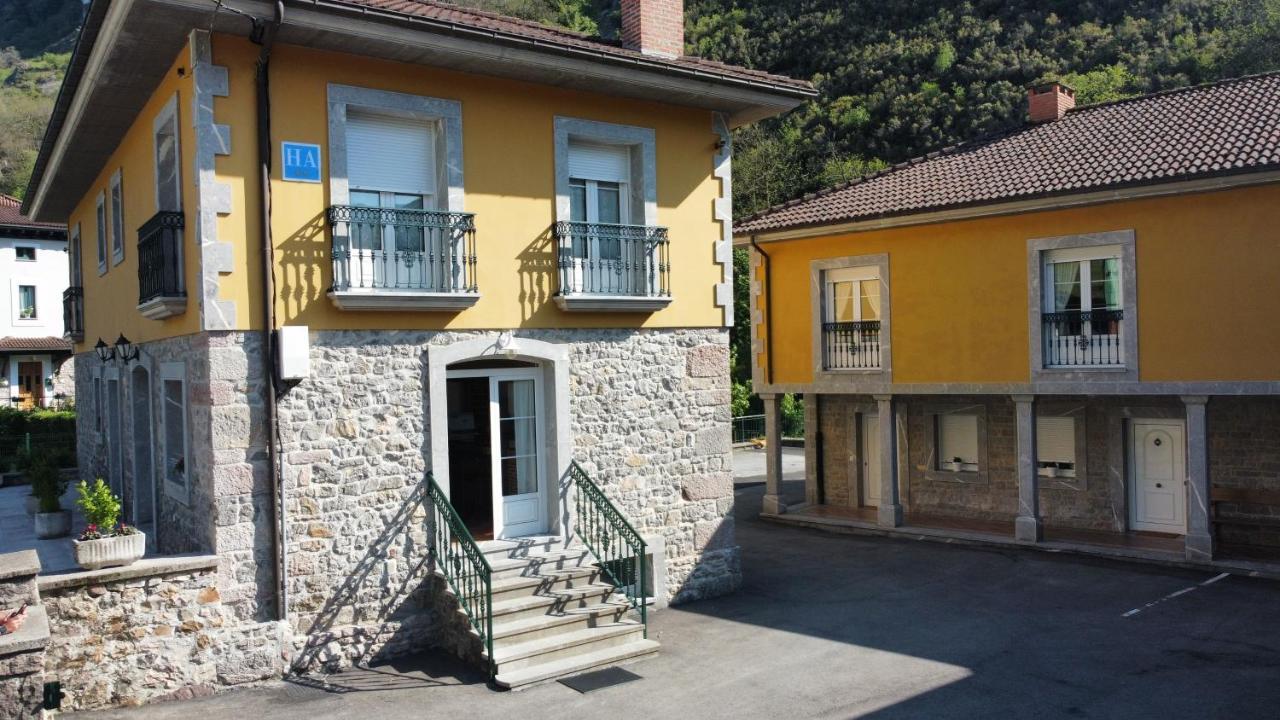 Hotel Y Apartamentos La Lonja Onís 外观 照片