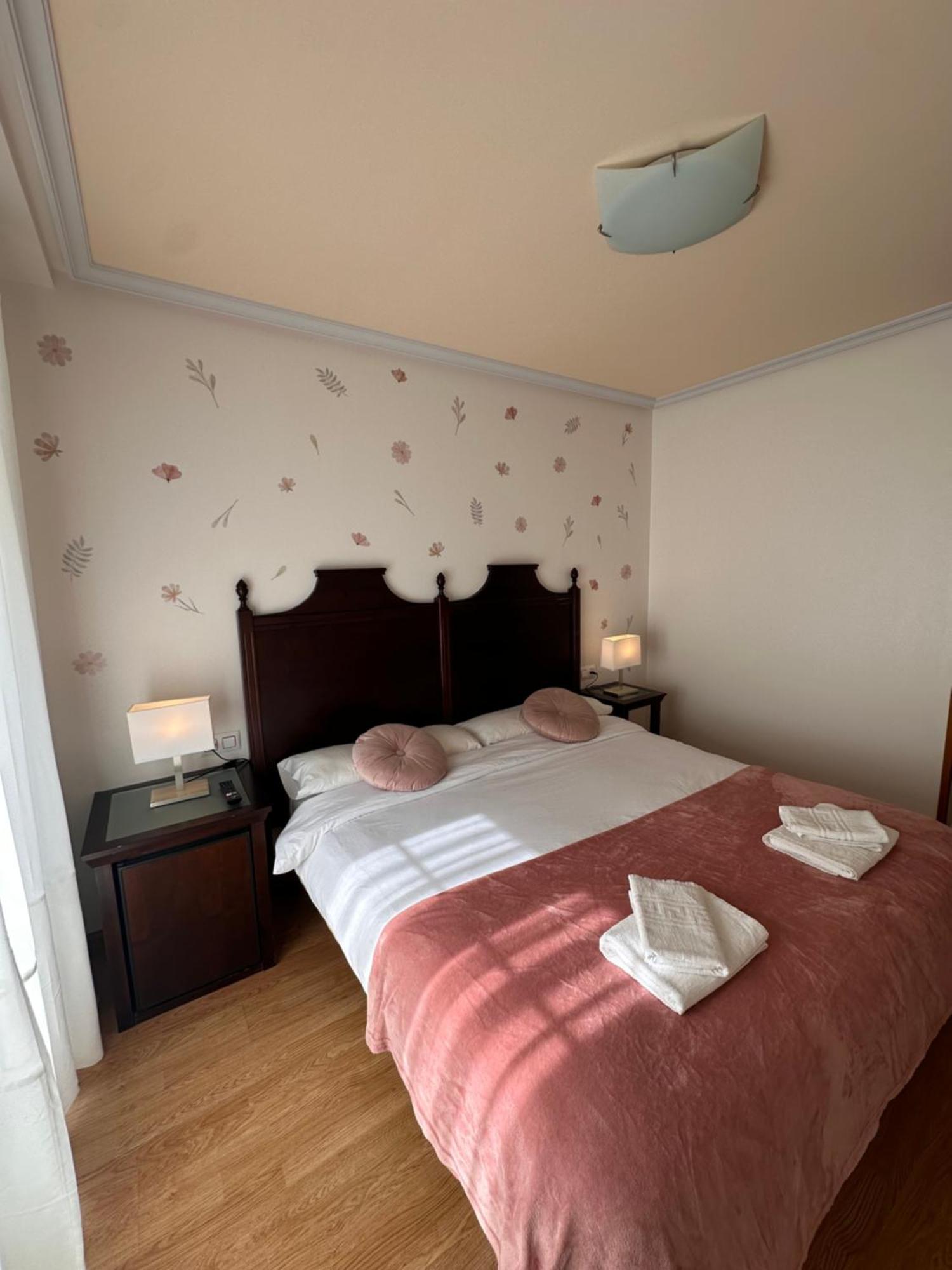 Hotel Y Apartamentos La Lonja Onís 外观 照片