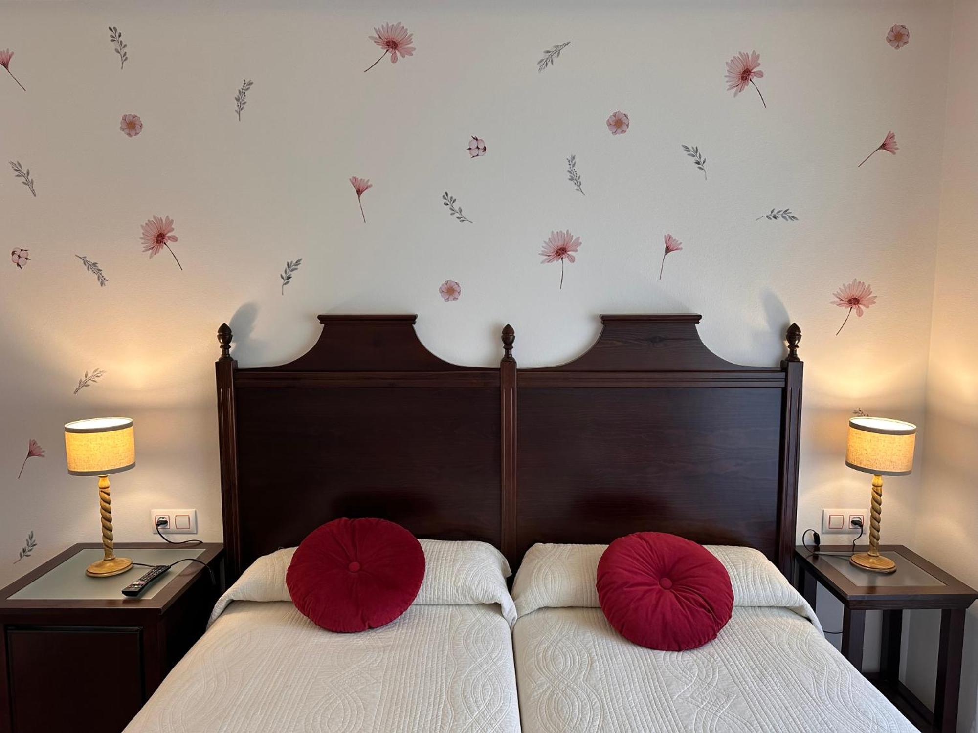 Hotel Y Apartamentos La Lonja Onís 外观 照片