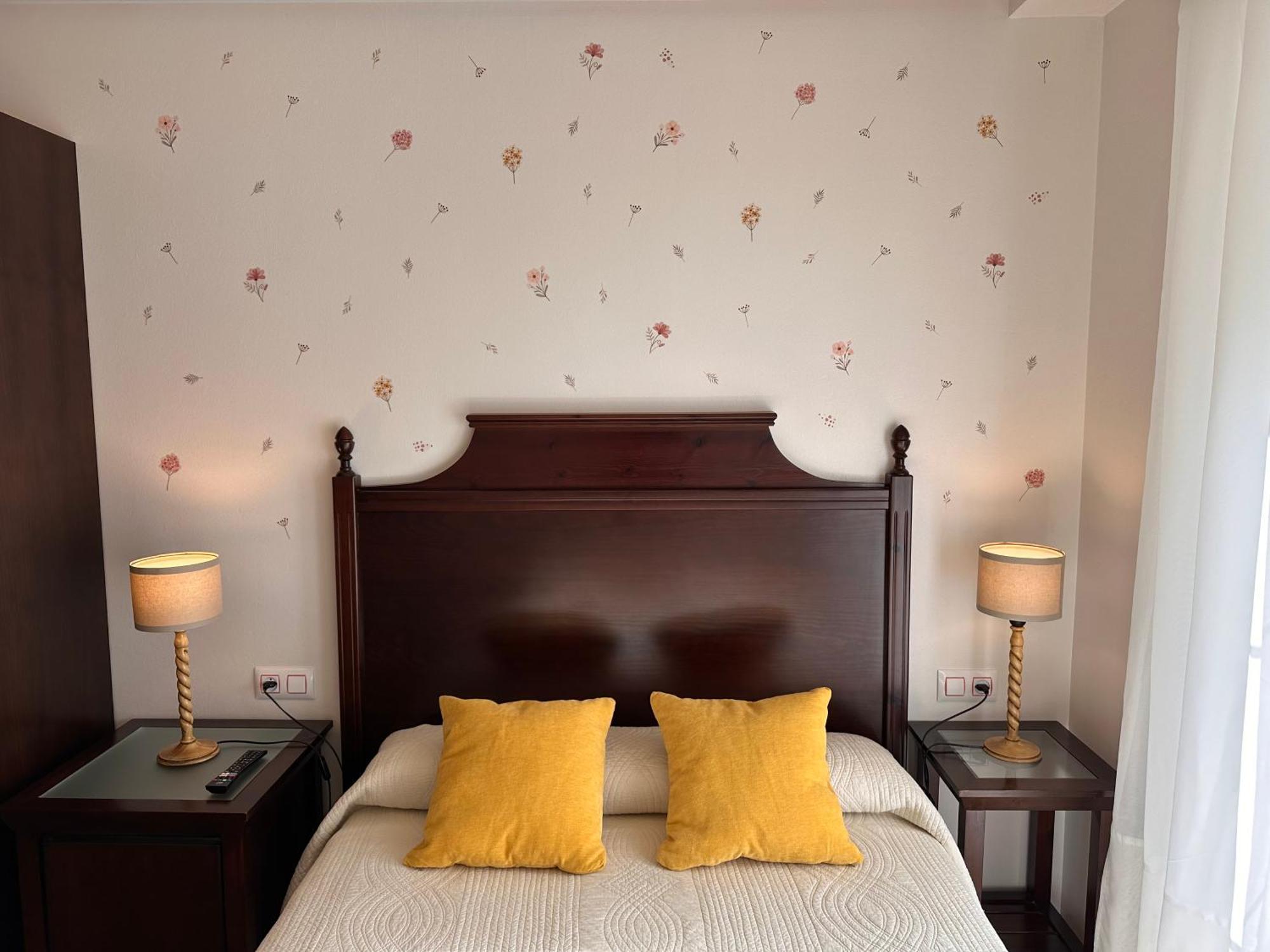 Hotel Y Apartamentos La Lonja Onís 外观 照片